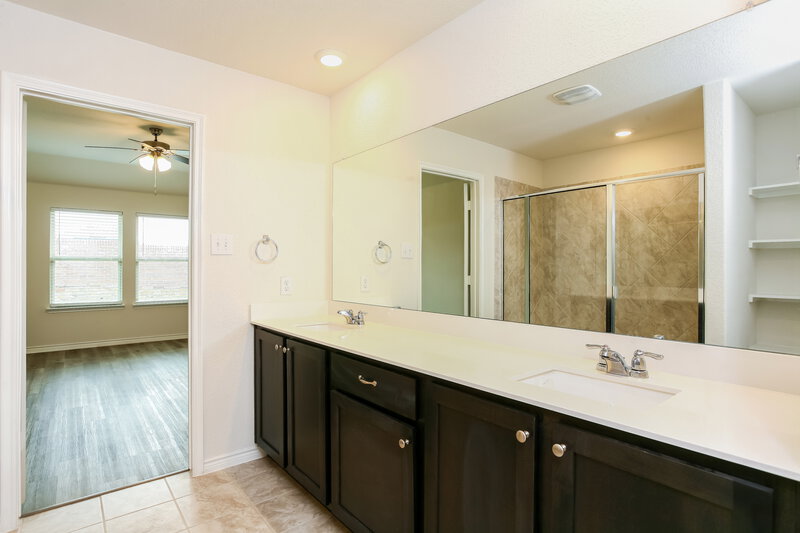 2,440/Mo, 226 Headwater Dr Rockwall, TX 75087 Main Bathroom View