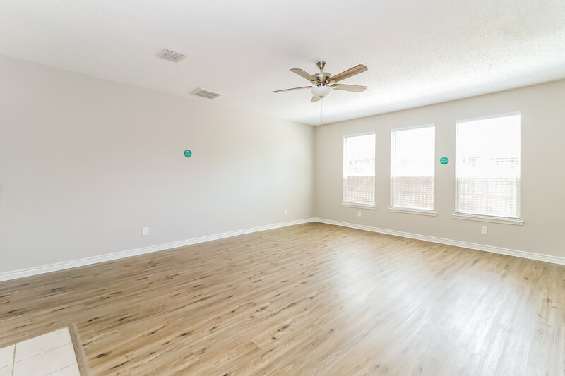3,125/Mo, 10617 Elk Hollow Dr Fort Worth, TX 76140 Living Room View 2