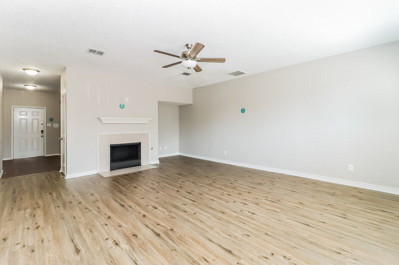 3,125/Mo, 10617 Elk Hollow Dr Fort Worth, TX 76140 Living Room View 3