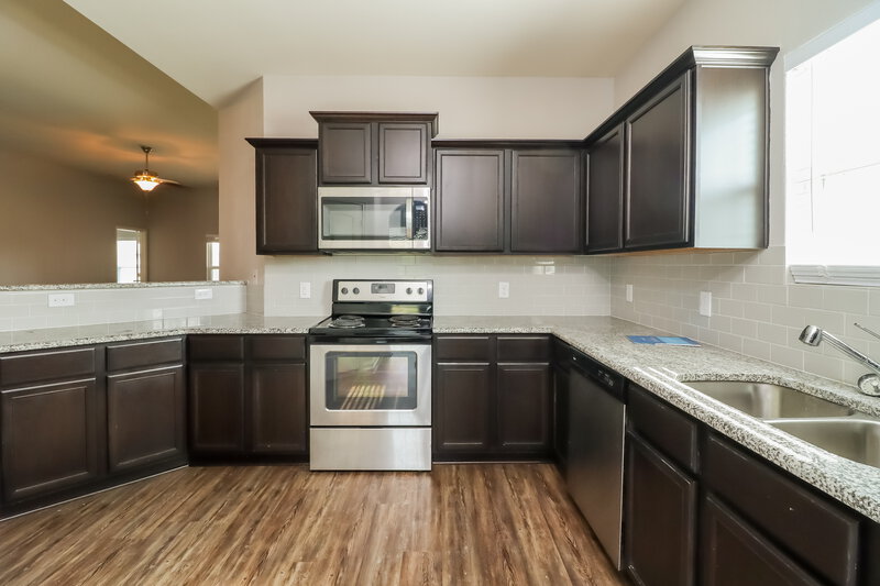 2,300/Mo, 1400 Conley Ln Crowley, TX 76036 Kitchen View 2