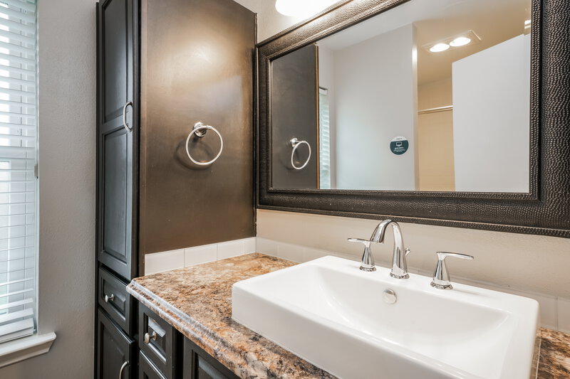 2,005/Mo, 104 Suttonwood Dr Fort Worth, TX 76108 Main Bathroom View