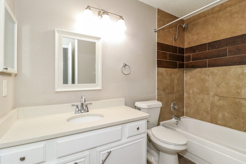 2,295/Mo, 8707 Woodfell Ct Dallas, TX 75249 Bathroom View