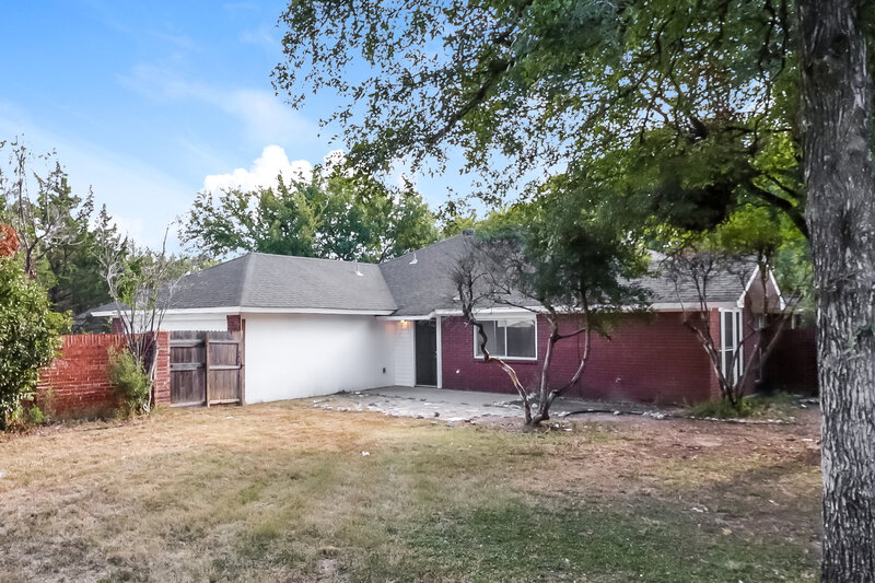 2,295/Mo, 8707 Woodfell Ct Dallas, TX 75249 Rear View