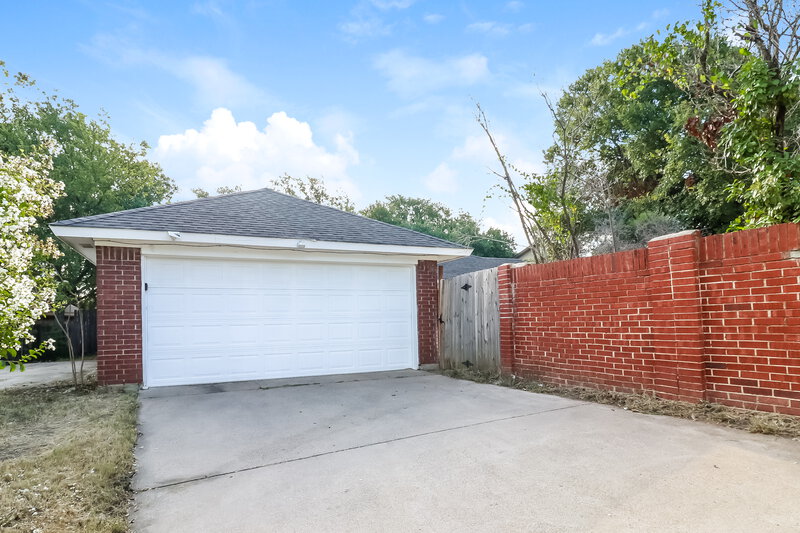 2,295/Mo, 8707 Woodfell Ct Dallas, TX 75249 Rear View 2