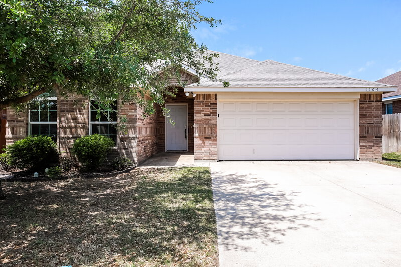 2,210/Mo, 1104 Monticello Dr Azle, TX 76020 External View