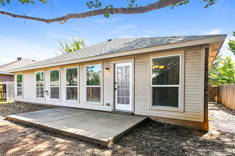 2,220/Mo, 1104 Monticello Dr Azle, TX 76020 Rear View