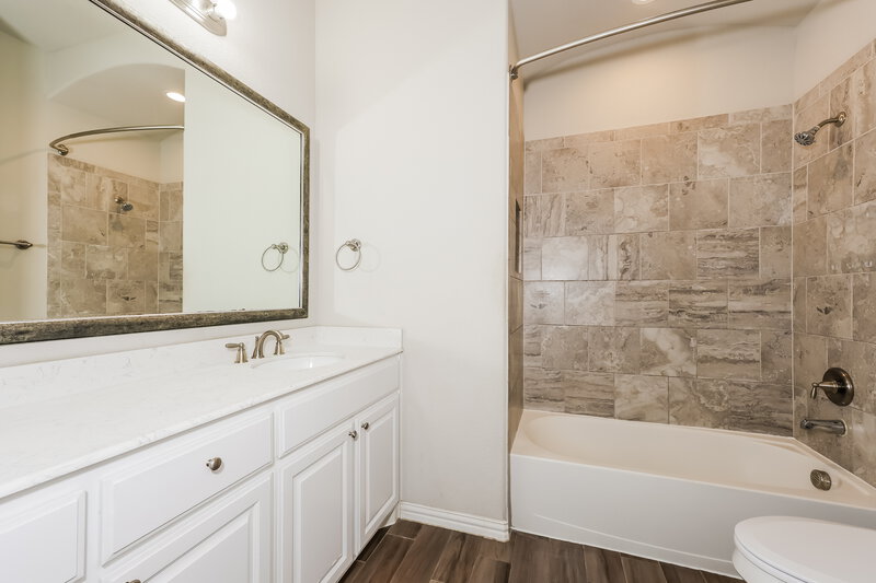 3,275/Mo, 421 Noble Nest Dr Midlothian, TX 76065 Bathroom View