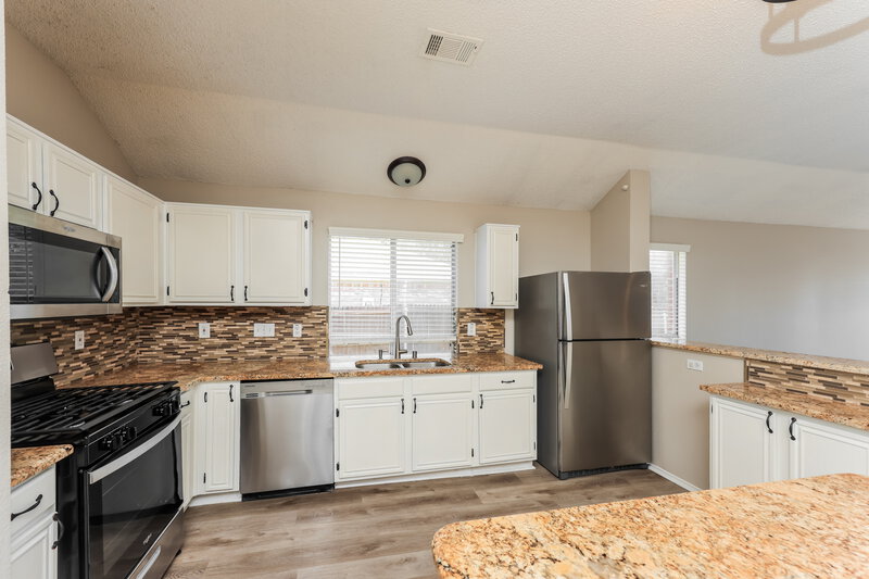 2,520/Mo, 4218 Baccarat Dr Garland, TX 75043 Kitchen View 2