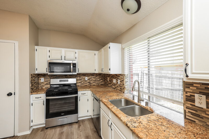2,520/Mo, 4218 Baccarat Dr Garland, TX 75043 Kitchen View 3