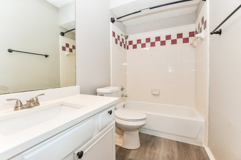 3,760/Mo, 4218 Baccarat Dr Garland, TX 75043 Main Bathroom View 2