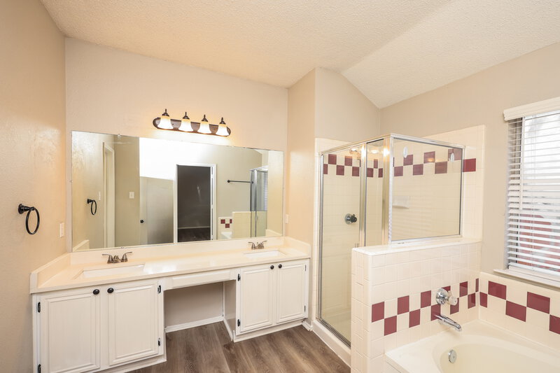 2,520/Mo, 4218 Baccarat Dr Garland, TX 75043 Main Bathroom View