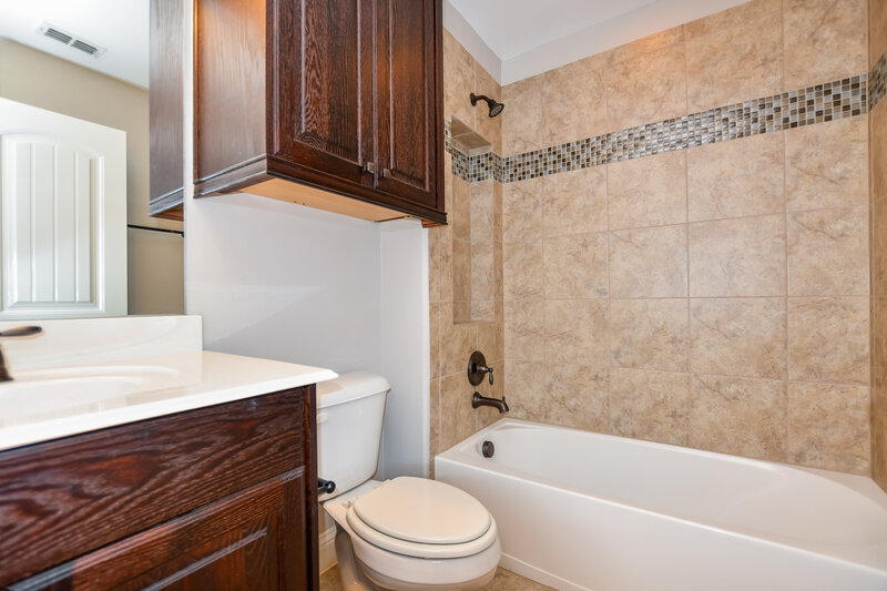 2,860/Mo, 1105 Highgate Rd Forney, TX 75126 Bathroom View 2