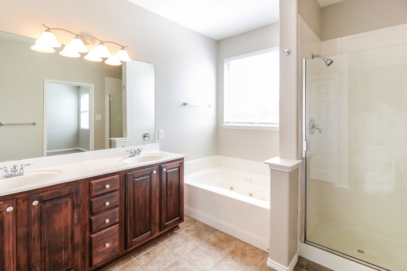 2,460/Mo, 15408 Yarberry Dr Roanoke, TX 76262 Main Bathroom View