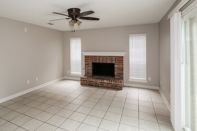 2,460/Mo, 5100 Hot Springs Trl Fort Worth, TX 76137 Living Room View 2