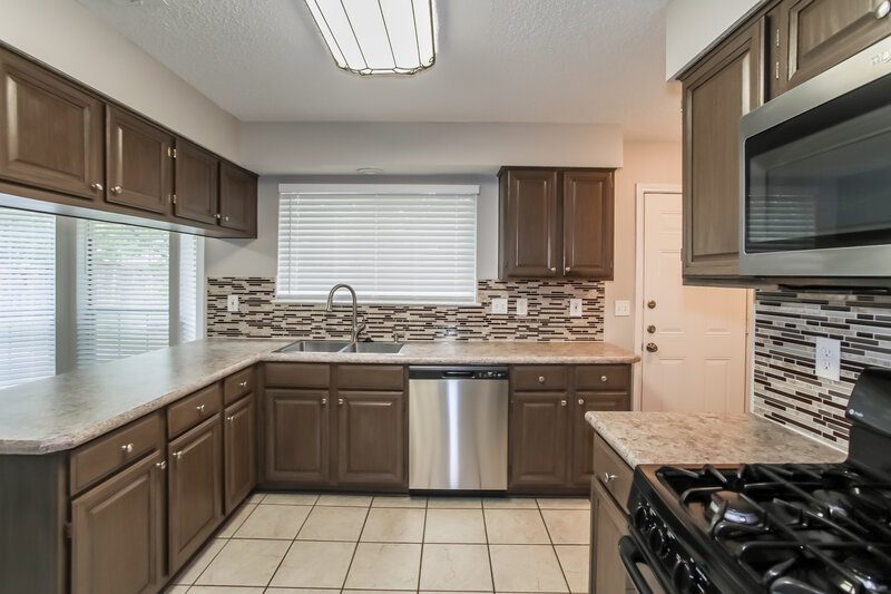 2,460/Mo, 5100 Hot Springs Trl Fort Worth, TX 76137 Kitchen View