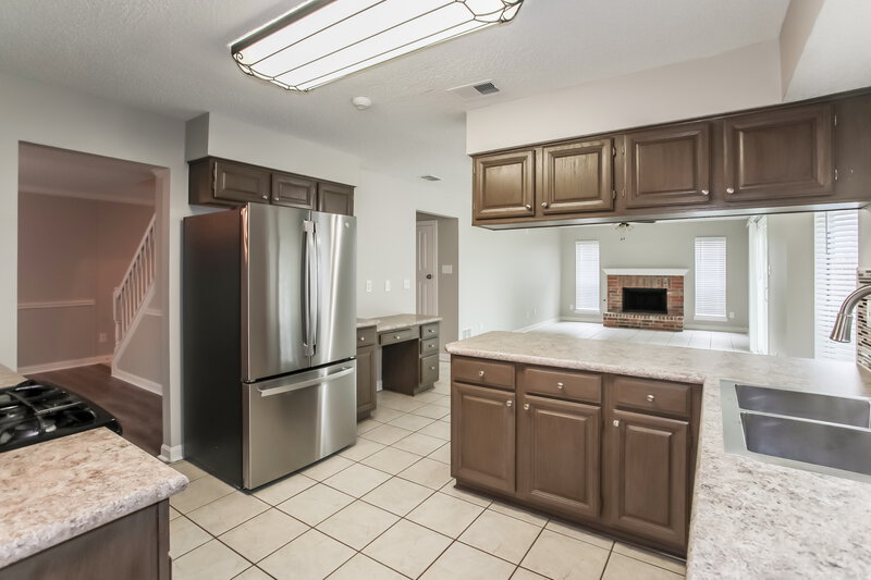 2,460/Mo, 5100 Hot Springs Trl Fort Worth, TX 76137 Kitchen View 2
