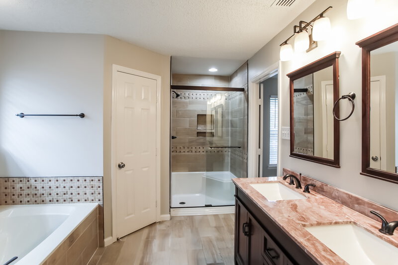 2,460/Mo, 5100 Hot Springs Trl Fort Worth, TX 76137 Main Bathroom View