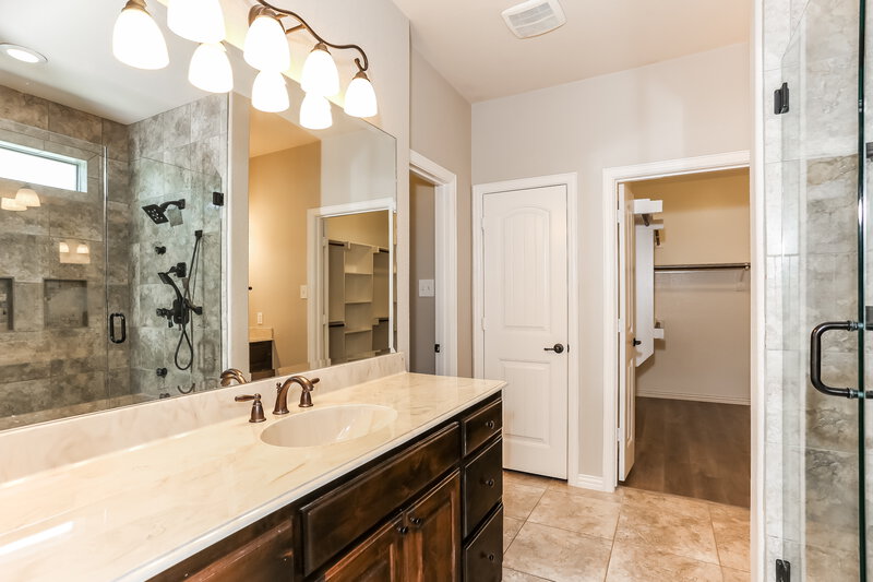 3,165/Mo, 3937 Hollow Lake Rd Roanoke, TX 76262 Main Bathroom View