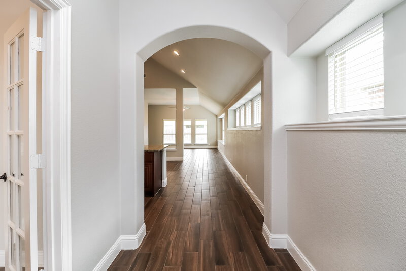2,490/Mo, 424 Shirley Dr Alvarado, TX 76009 Foyer View