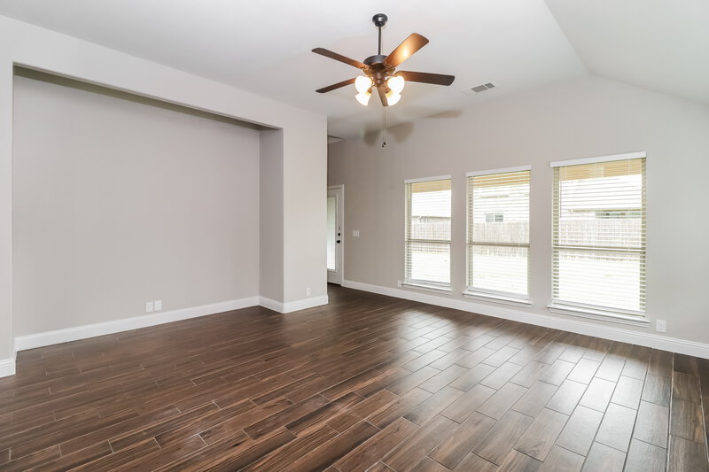 2,490/Mo, 424 Shirley Dr Alvarado, TX 76009 Living Room View 2