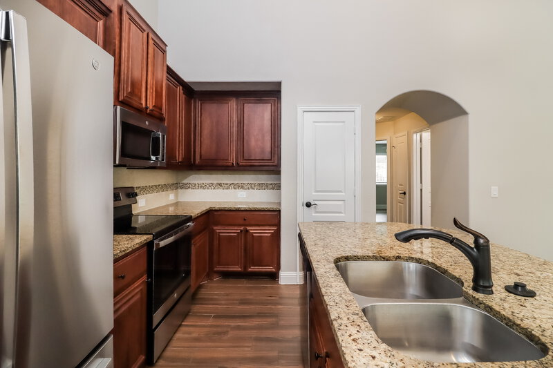 2,490/Mo, 424 Shirley Dr Alvarado, TX 76009 Kitchen View