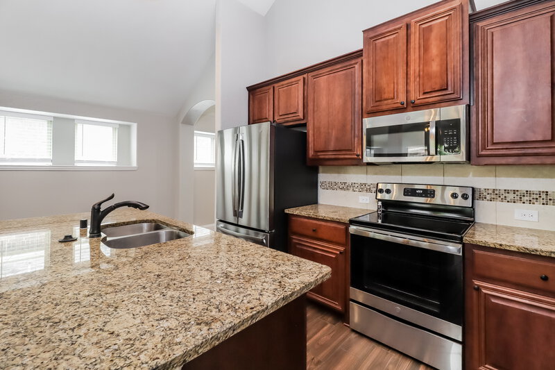 2,490/Mo, 424 Shirley Dr Alvarado, TX 76009 Kitchen View 2