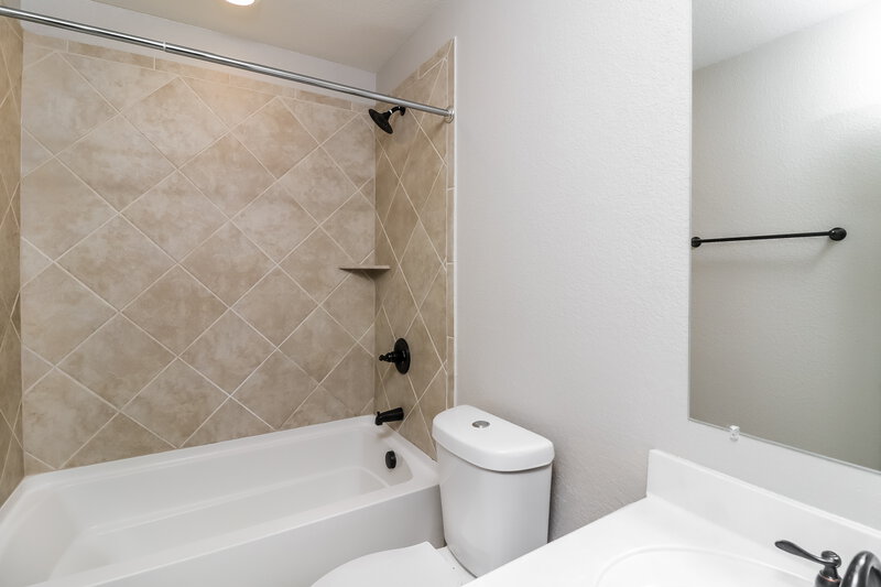 2,490/Mo, 424 Shirley Dr Alvarado, TX 76009 Bathroom View