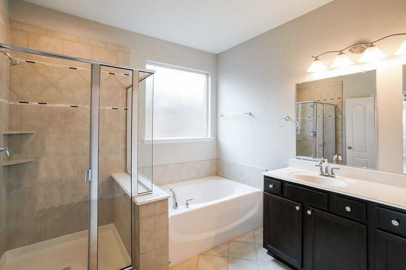 4,290/Mo, 4537 Fern Valley Dr Fort Worth, TX 76244 Main Bathroom View
