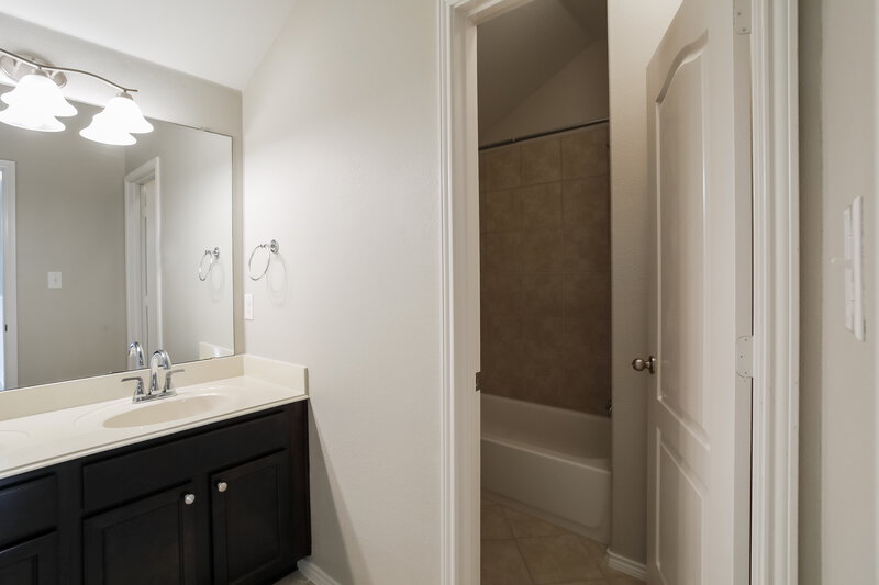 4,290/Mo, 4537 Fern Valley Dr Fort Worth, TX 76244 Bathroom View