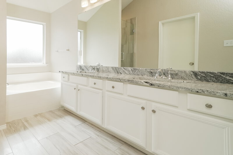 2,165/Mo, 1005 Fort Apache Dr Haslet, TX 76052 Main Bathroom View 2