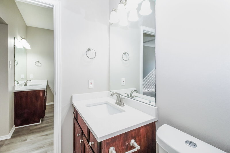 2,165/Mo, 6321 Longmont Trl Fort Worth, TX 76179 Main Bathroom View 2