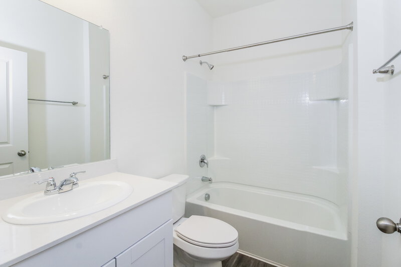 2,165/Mo, 6321 Longmont Trl Fort Worth, TX 76179 Bathroom View