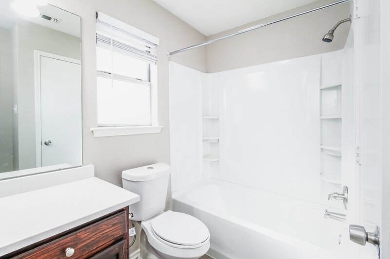2,165/Mo, 6321 Longmont Trl Fort Worth, TX 76179 Bathroom View 2
