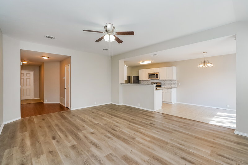 2,000/Mo, 3313 Teasbend Ct Denton, TX 76210 Living Room View 4