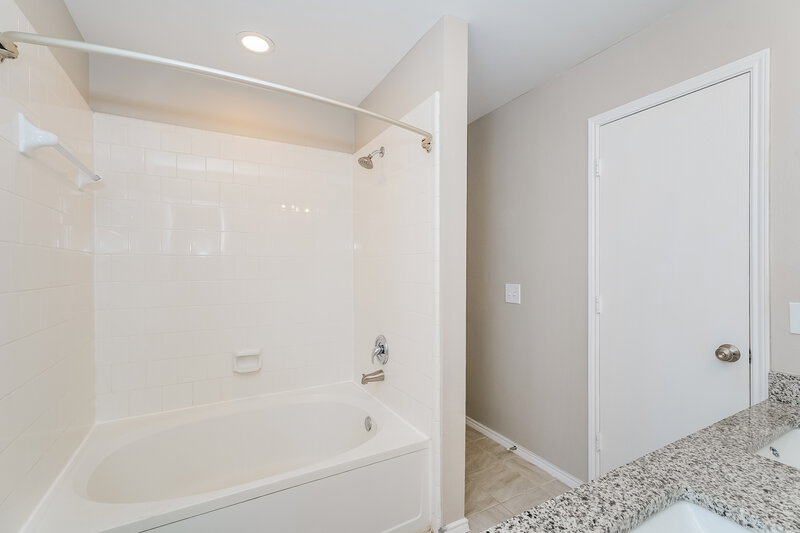 2,000/Mo, 3313 Teasbend Ct Denton, TX 76210 Main Bathroom View