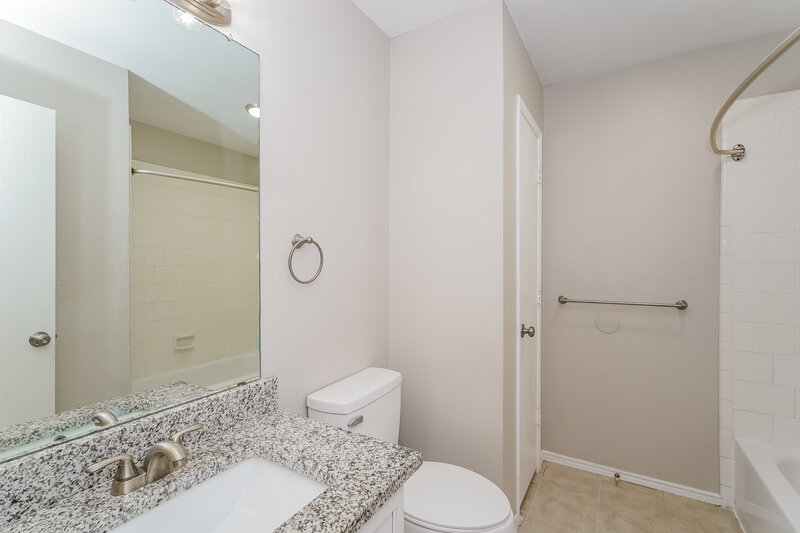 2,000/Mo, 3313 Teasbend Ct Denton, TX 76210 Bathroom View