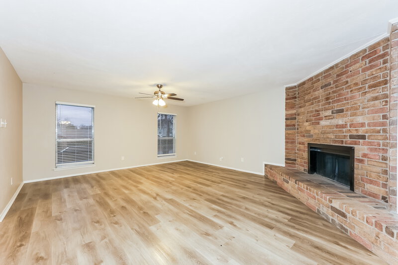 1,745/Mo, 1301 Southridge Dr Lancaster, TX 75146 Living Room View 2