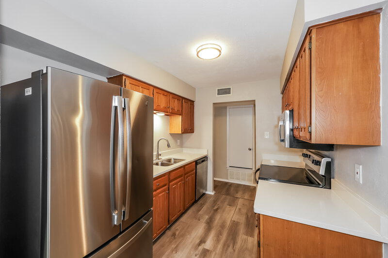 1,745/Mo, 1301 Southridge Dr Lancaster, TX 75146 Kitchen View 3