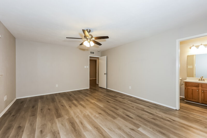 1,745/Mo, 1301 Southridge Dr Lancaster, TX 75146 Main Bedroom View