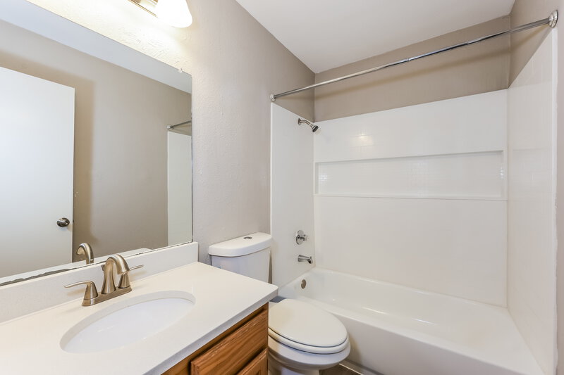 1,745/Mo, 1301 Southridge Dr Lancaster, TX 75146 Bathroom View