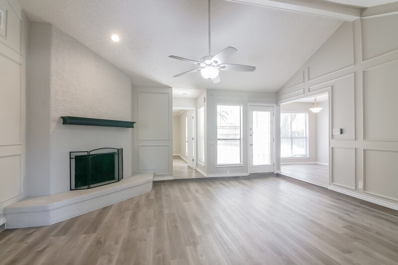 2,355/Mo, 3516 Jasmine Trl Arlington, TX 76017 Living Room View