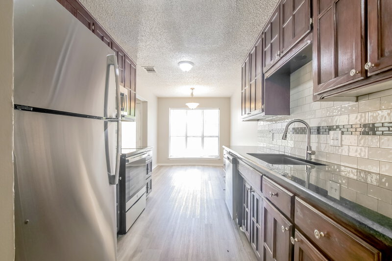 2,355/Mo, 3516 Jasmine Trl Arlington, TX 76017 Kitchen View 2