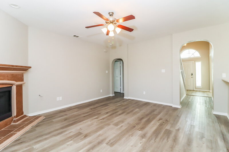 2,275/Mo, 6129 Farrah Dr Fort Worth, TX 76131 Living Room View