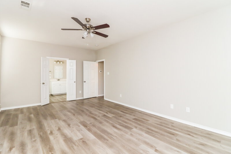 2,275/Mo, 6129 Farrah Dr Fort Worth, TX 76131 Main Bedroom View 2