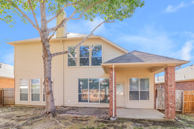 2,275/Mo, 6129 Farrah Dr Fort Worth, TX 76131 Rear View