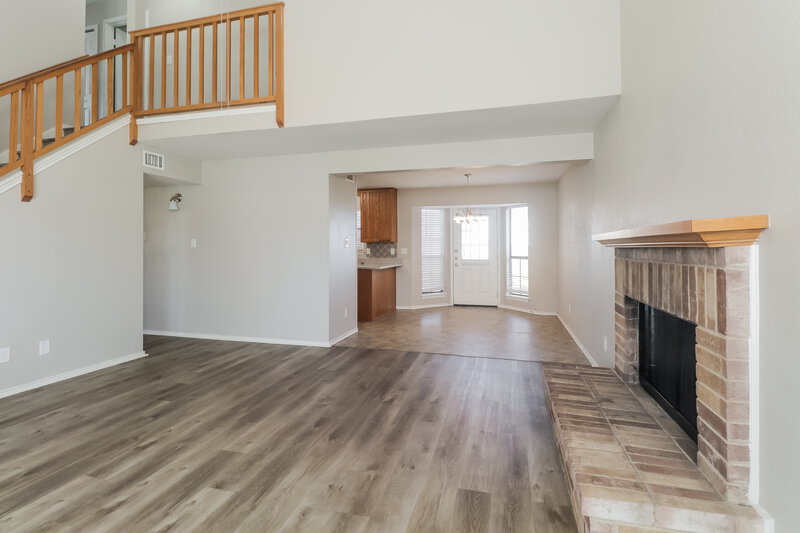2,220/Mo, 510 Whitney St Cedar Hill, TX 75104 Living Room View 2
