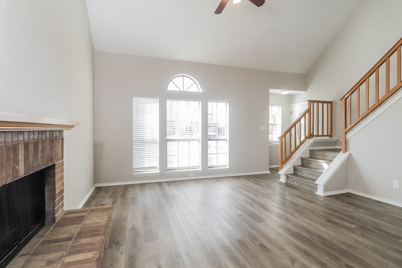 2,220/Mo, 510 Whitney St Cedar Hill, TX 75104 Living Room View 3