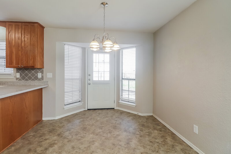 2,220/Mo, 510 Whitney St Cedar Hill, TX 75104 Dining Room View