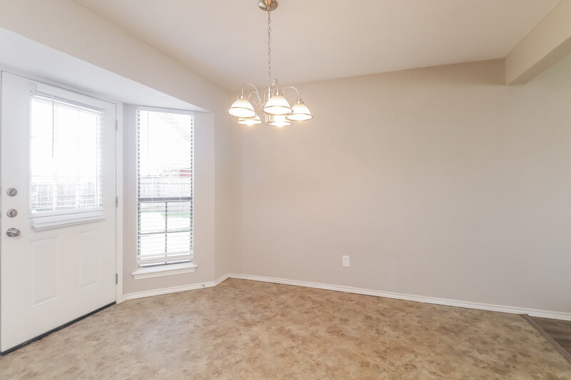 2,220/Mo, 510 Whitney St Cedar Hill, TX 75104 Dining Room View 2