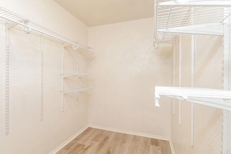 2,220/Mo, 510 Whitney St Cedar Hill, TX 75104 Walk In Closet View
